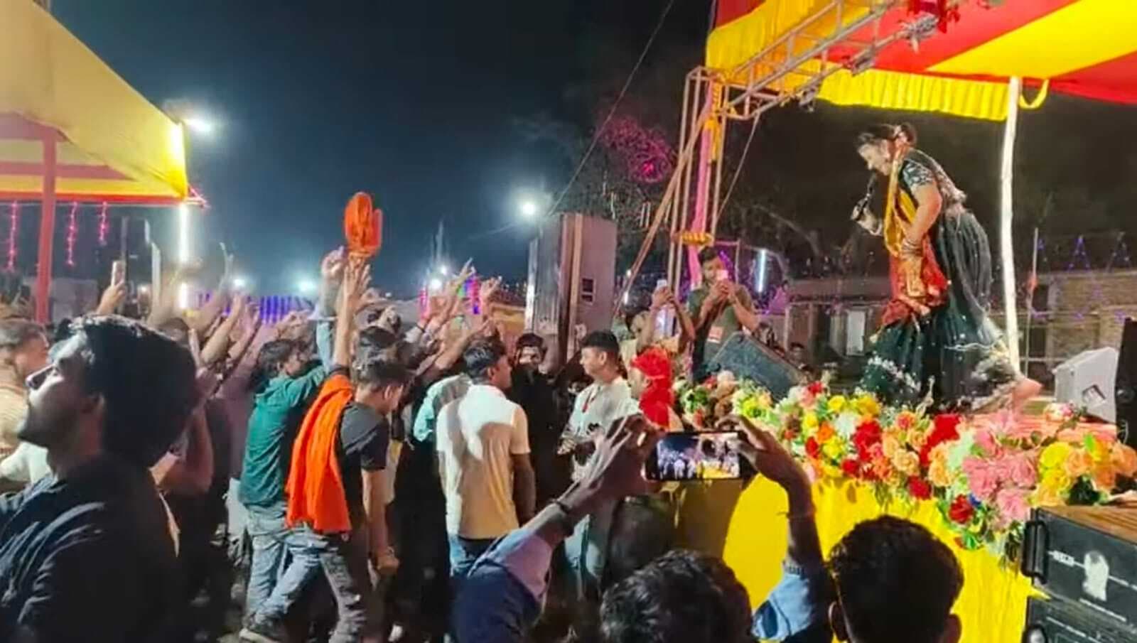 भक्ति गीतों पर जमकर झूमे श्रोता