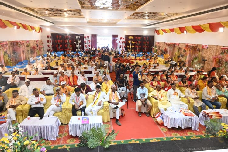 Deoghar News : मनोज मध्यदेशीय फिर बने राष्ट्रीय अध्यक्ष, संगठन विस्तार और सामाजिक उत्थान पर मंथन