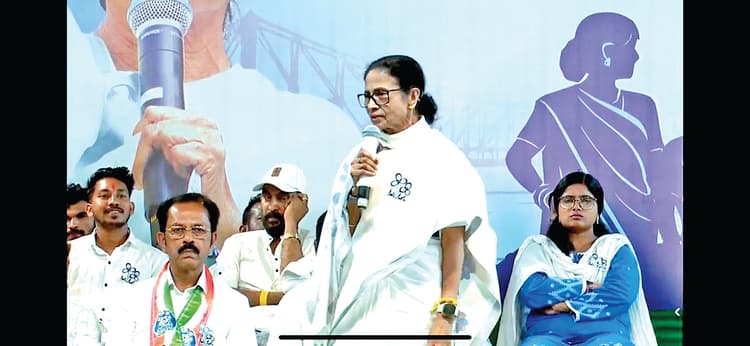 बरजोड़ा से तृणमूल कांग्रेस सुप्रीमो का पलटवार, केंद्र पर तीखा हमला