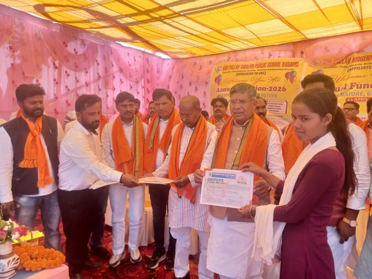 स्कूल के वार्षिकोत्सव में बच्चों नृत्य व संगीत से समां बांधा