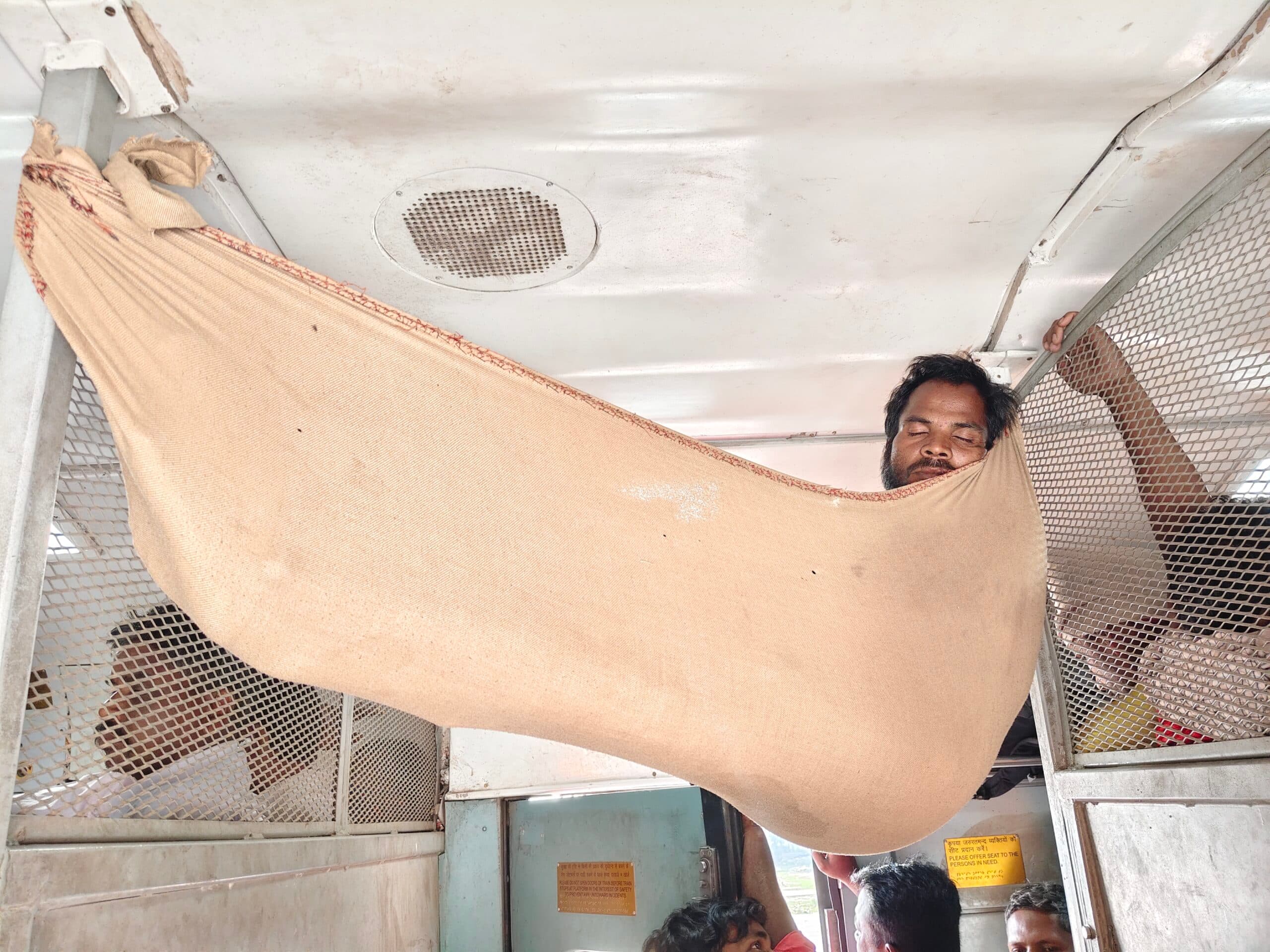 रोजाना हजारों मजदूर का पंजाब की ओर हो रहा पलायन