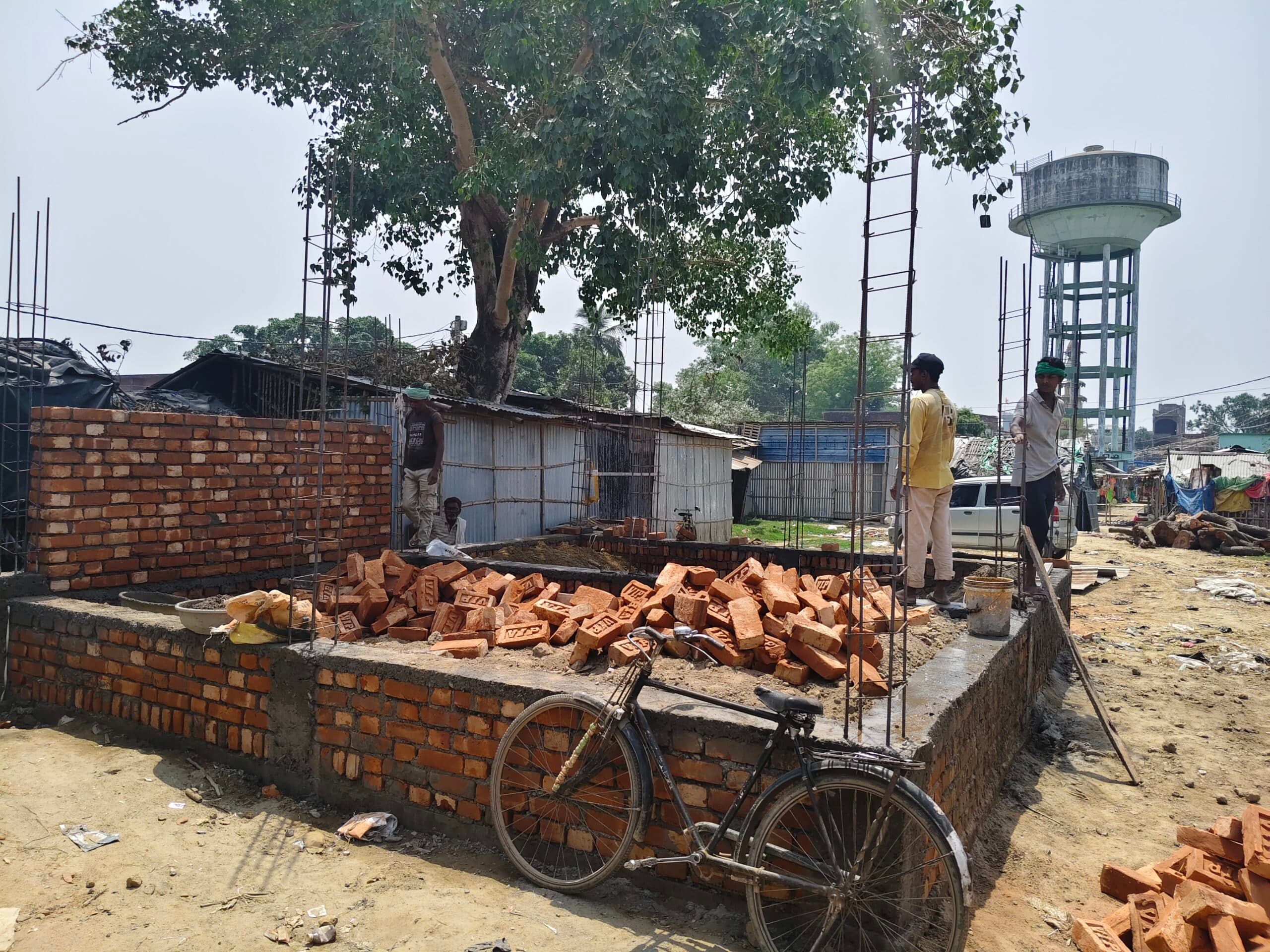 गुदरी हाट में वेंडिंग जोन निर्माण का टूटा सपना, डीलक्स शौचालय निर्माण शुरू