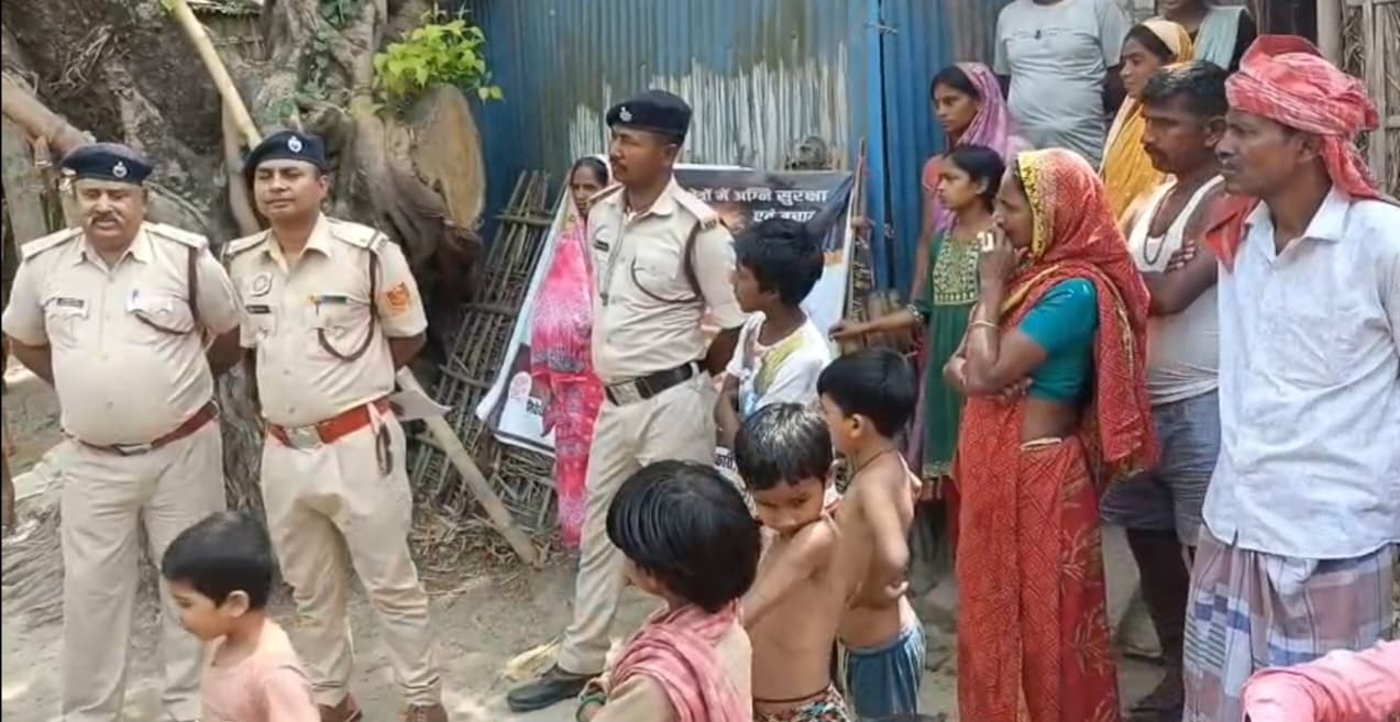 अग्निशामक विभाग के पदाधिकारियों ने लोगों को आग से बचाव के लिए किया जागरूक