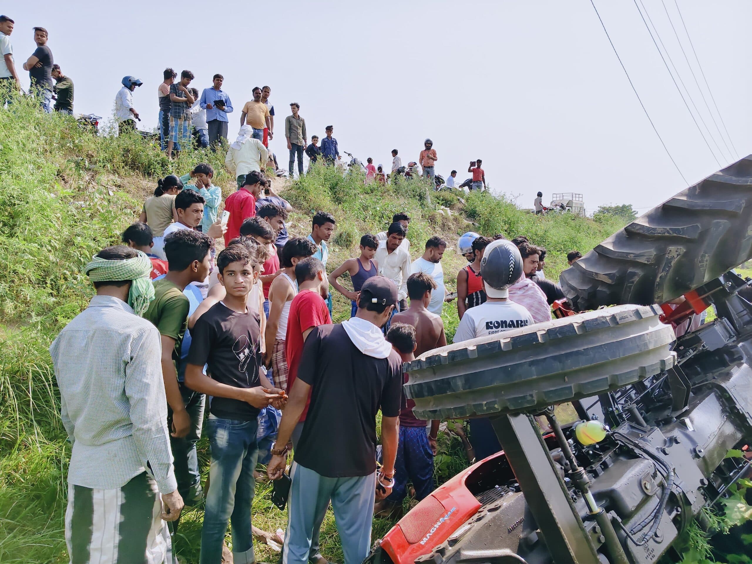 एनएच 81 पर ट्रैक्टर गढ्ढे में पलटा, चालक की मौत