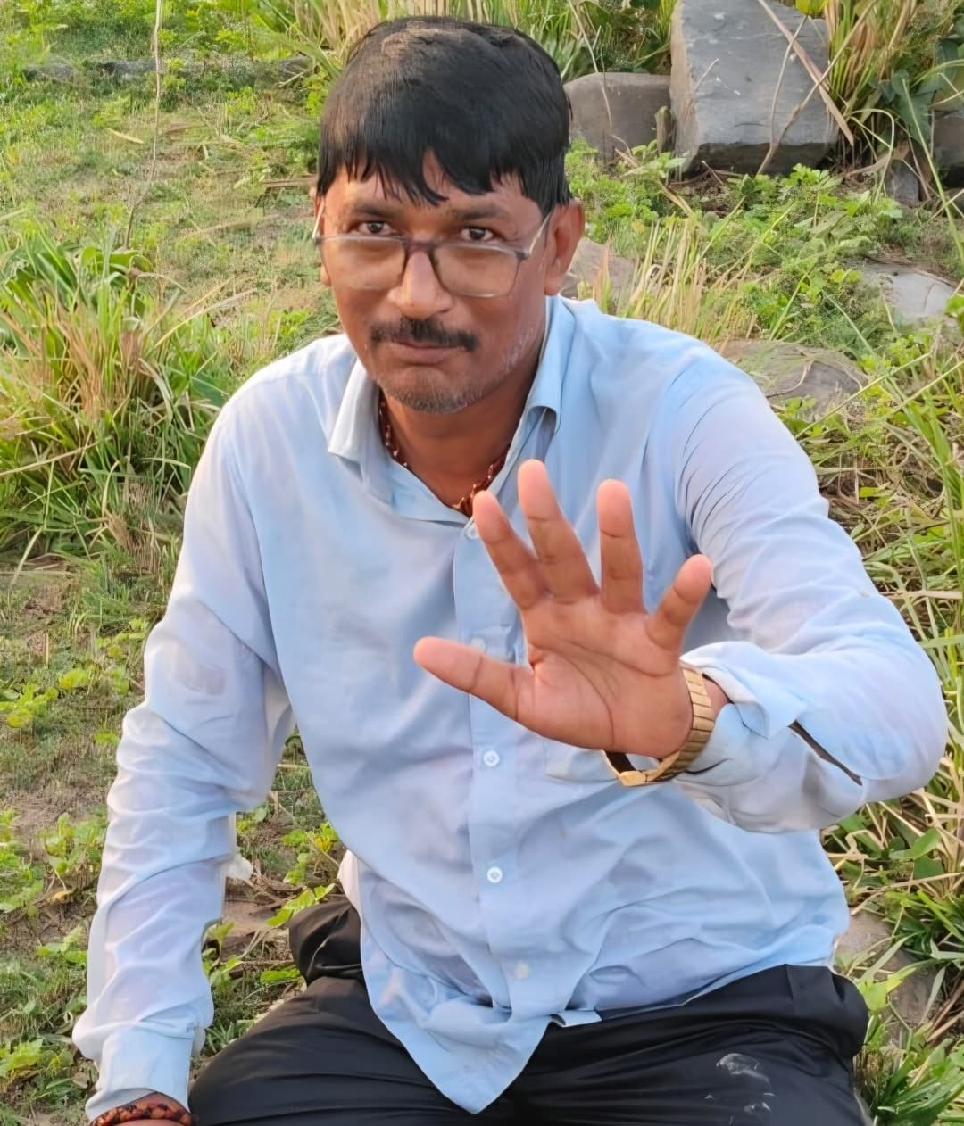 आत्महत्या की नीयत से कोसी नदी में घुसा झारखंड निवासी को बचाया