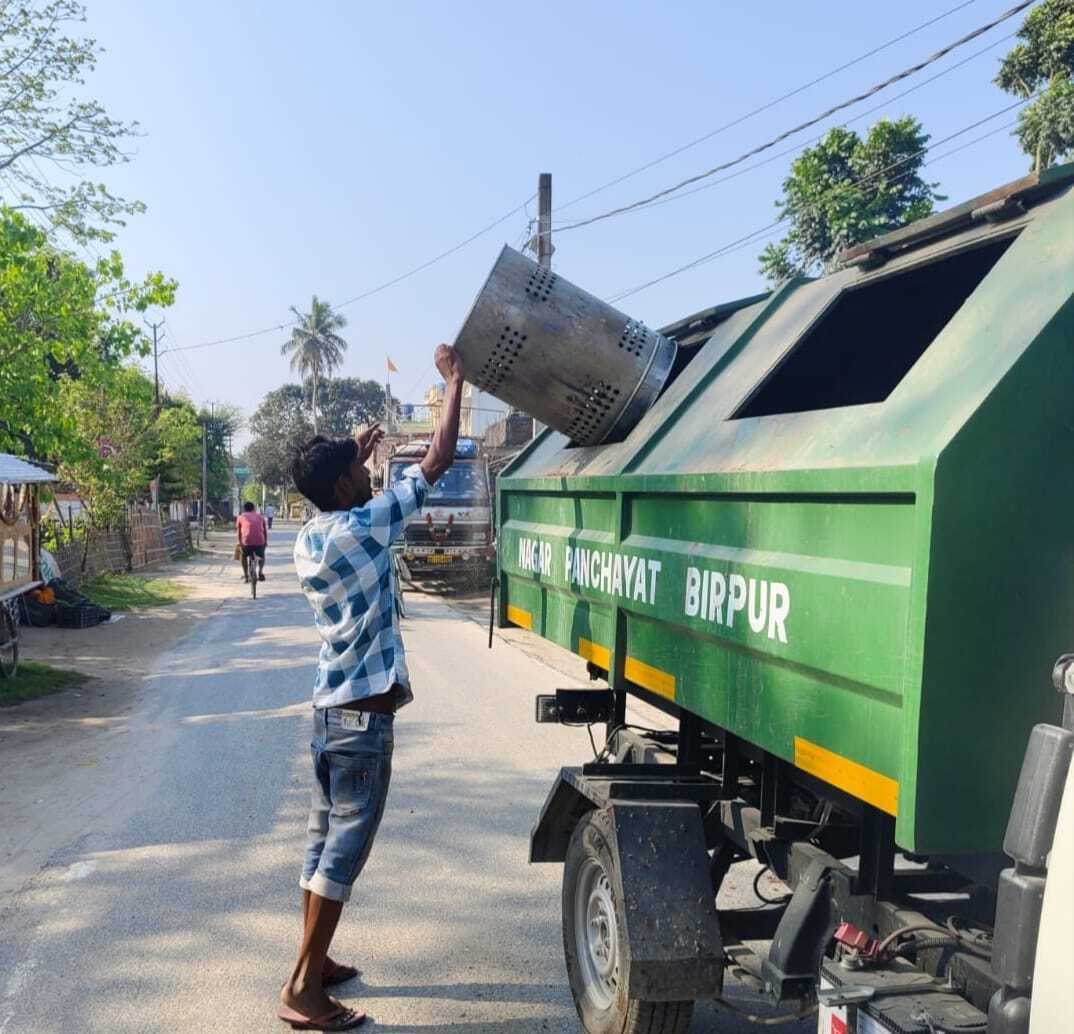 शुरू हुई नगर की साफ सफाई, लोगों ने की सराहना