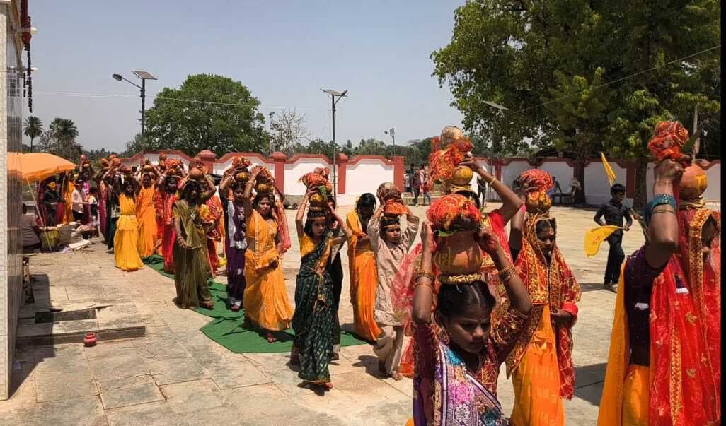 कलश यात्रा के साथ श्रीमद्भागवत कथा का शुभारंभ