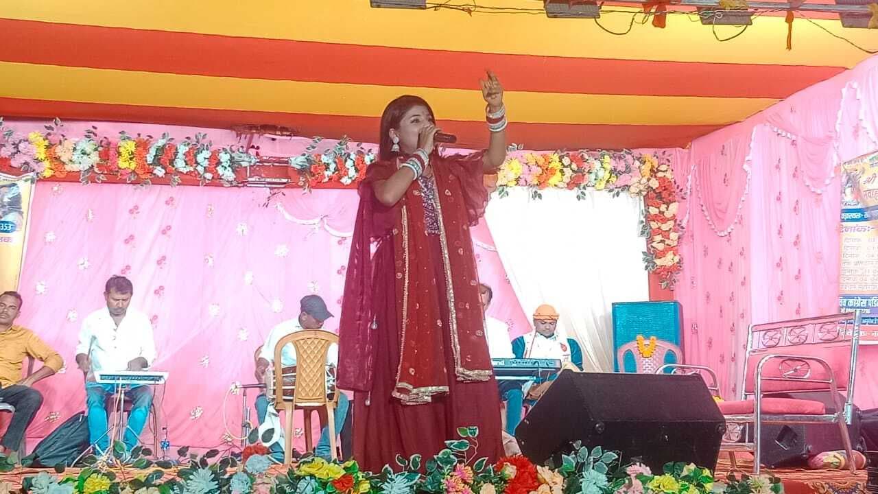 सबके रखवाला शिवजी डमरू वाला..... भजन पर झूमे श्रोता