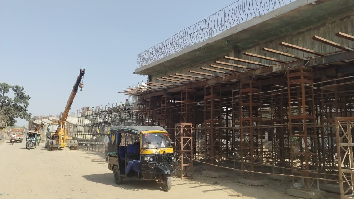 नक्शा के पेंच में फंसा मथुरापुर ढाला का आरओबी निर्माण कार्य, 12 माह में मात्र 20 प्रतिशत हुआ काम