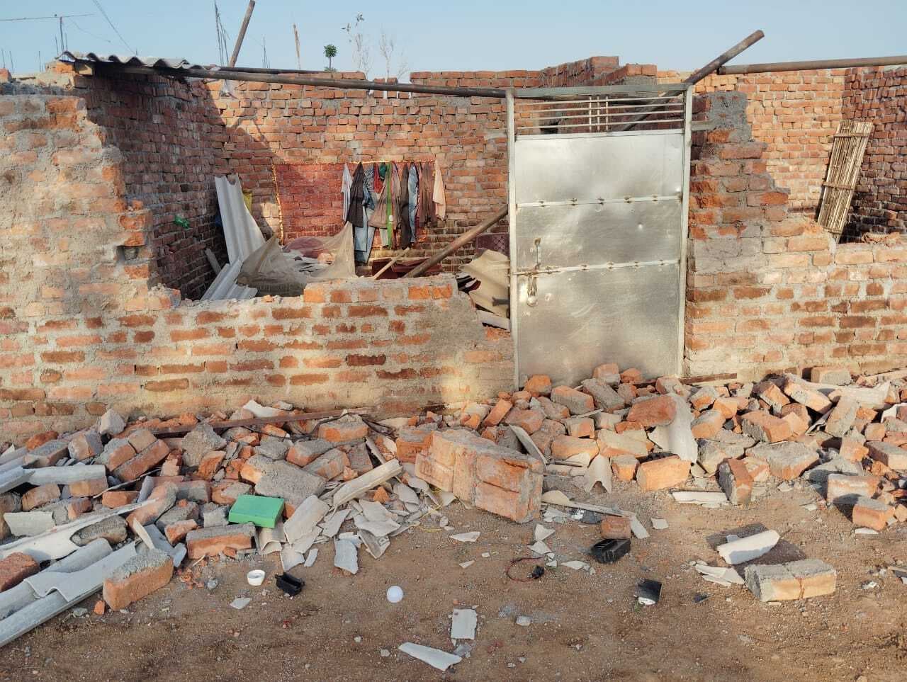 घर में घुसकर तोड़फोड़ व चोरी का आरोप, पीड़ित ने थाना में की शिकायत