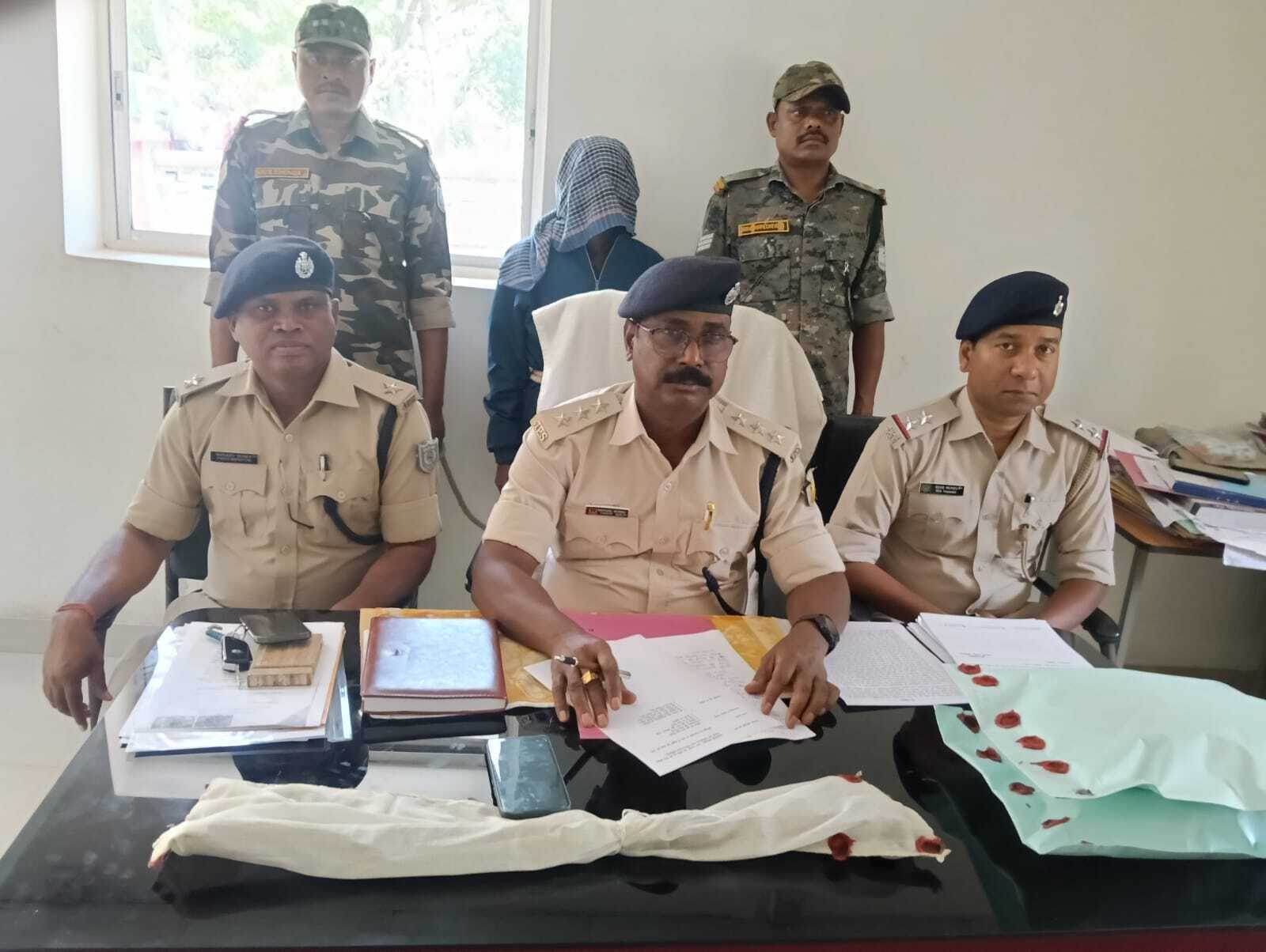 Chaibasa News : तानों से परेशान भतीजे ने टांगी से की बुआ की हत्या