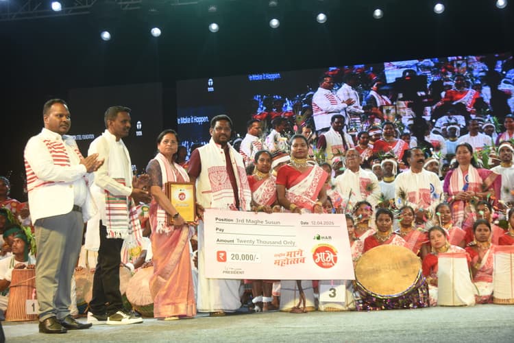 jamshedpur news जोहार नाइट ग्रैंड फिनाले : संगीत व नृत्यकला का अनूठा संगम