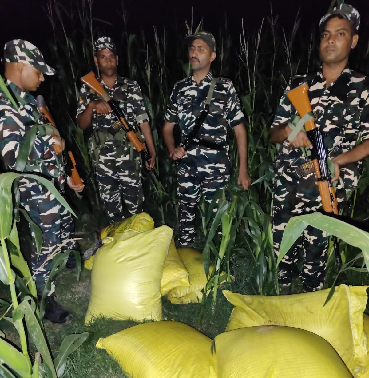 सीमा पर एसएसबी ने 10 बोरी यूरिया खाद किया जब्त, तस्कर फरार