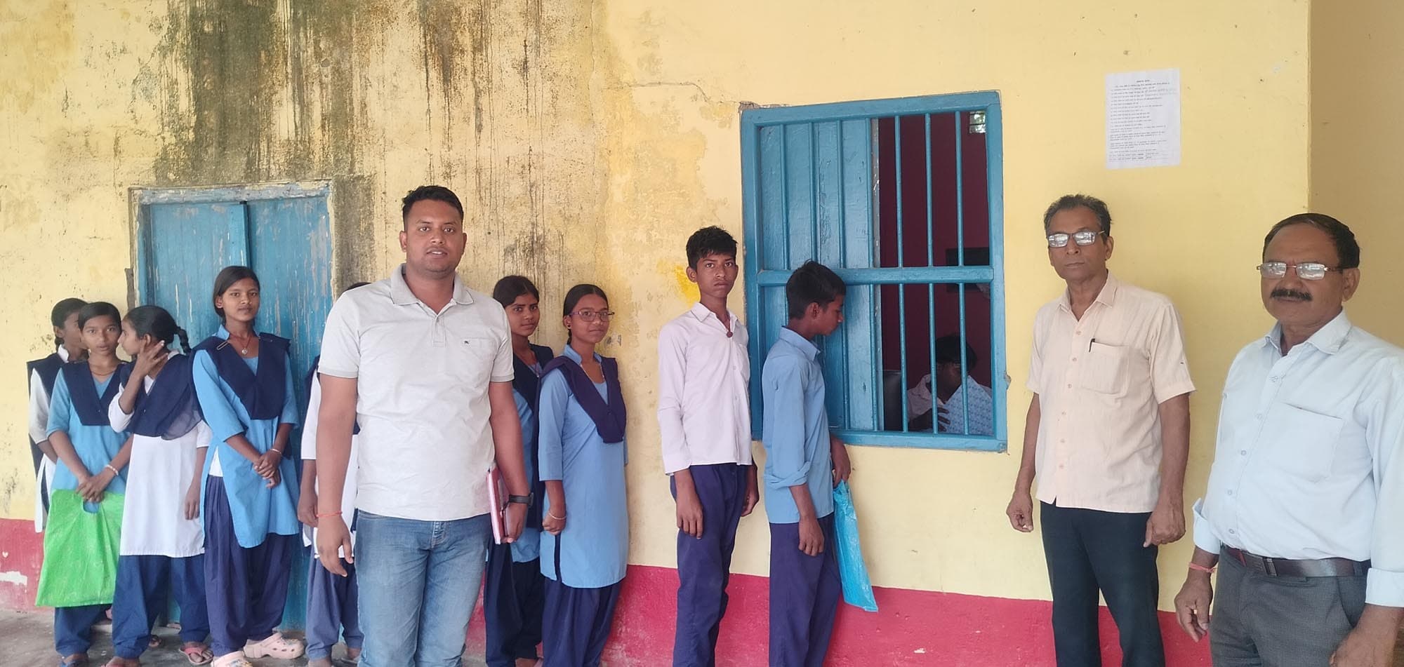 हाइस्कूल में नामांकन के लिए एचएम ने किया अविभावकों को जागरूक