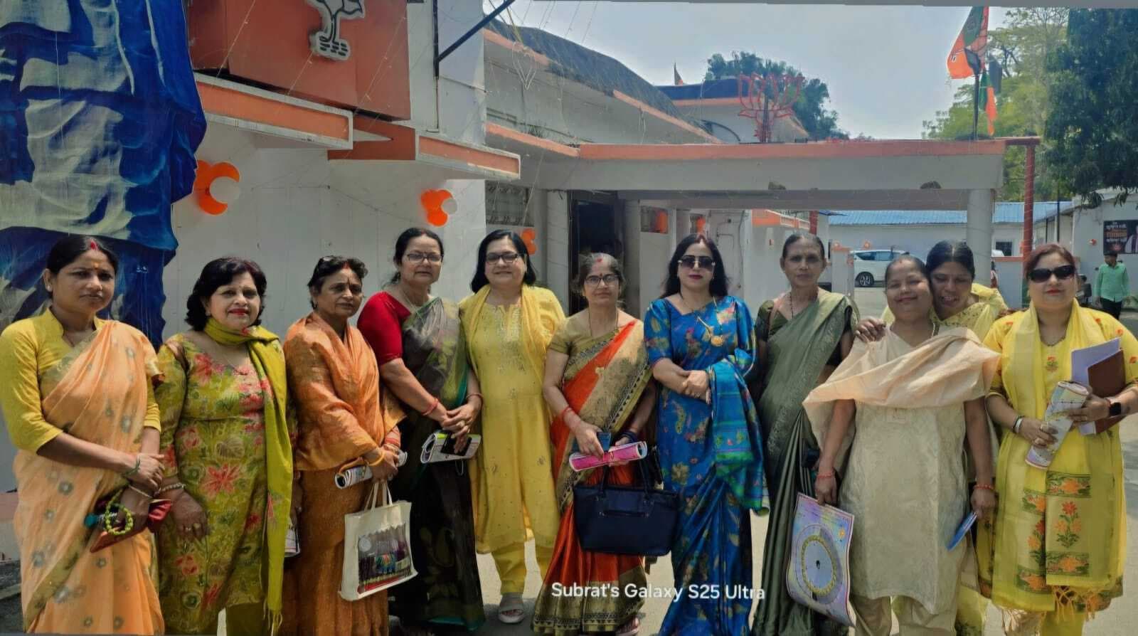 बरारी नगर पंचायत सभागार में नारी शक्ति वंदन सम्मेलन का आयोजन