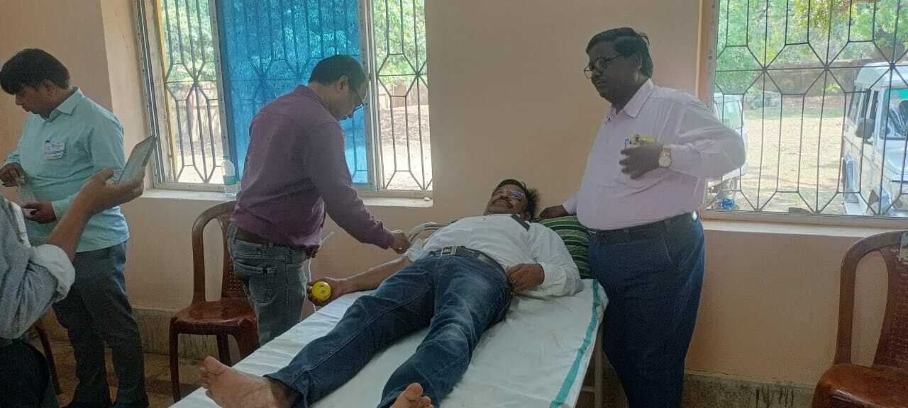 डॉ विश्वेश्वर खां की जयंती पर 18 यूनिट रक्त किया गया संग्रह