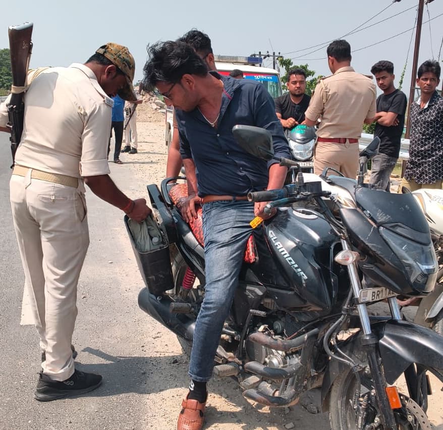 हेलमेट व कागजात जांच अभियान में 15 हजार जुर्माना वसूला