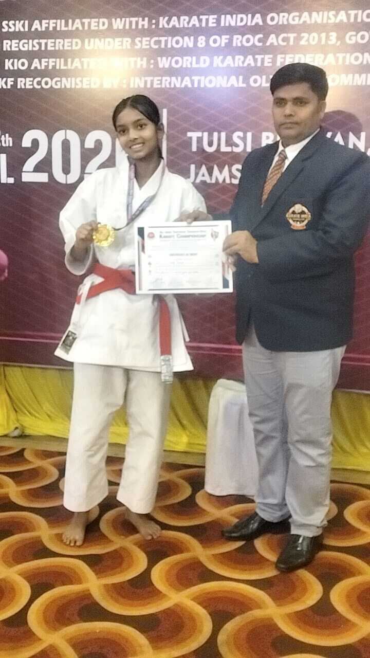 कराटे  प्रतियोगिता में मिस्टी कुमारी को गोल्ड मेडल