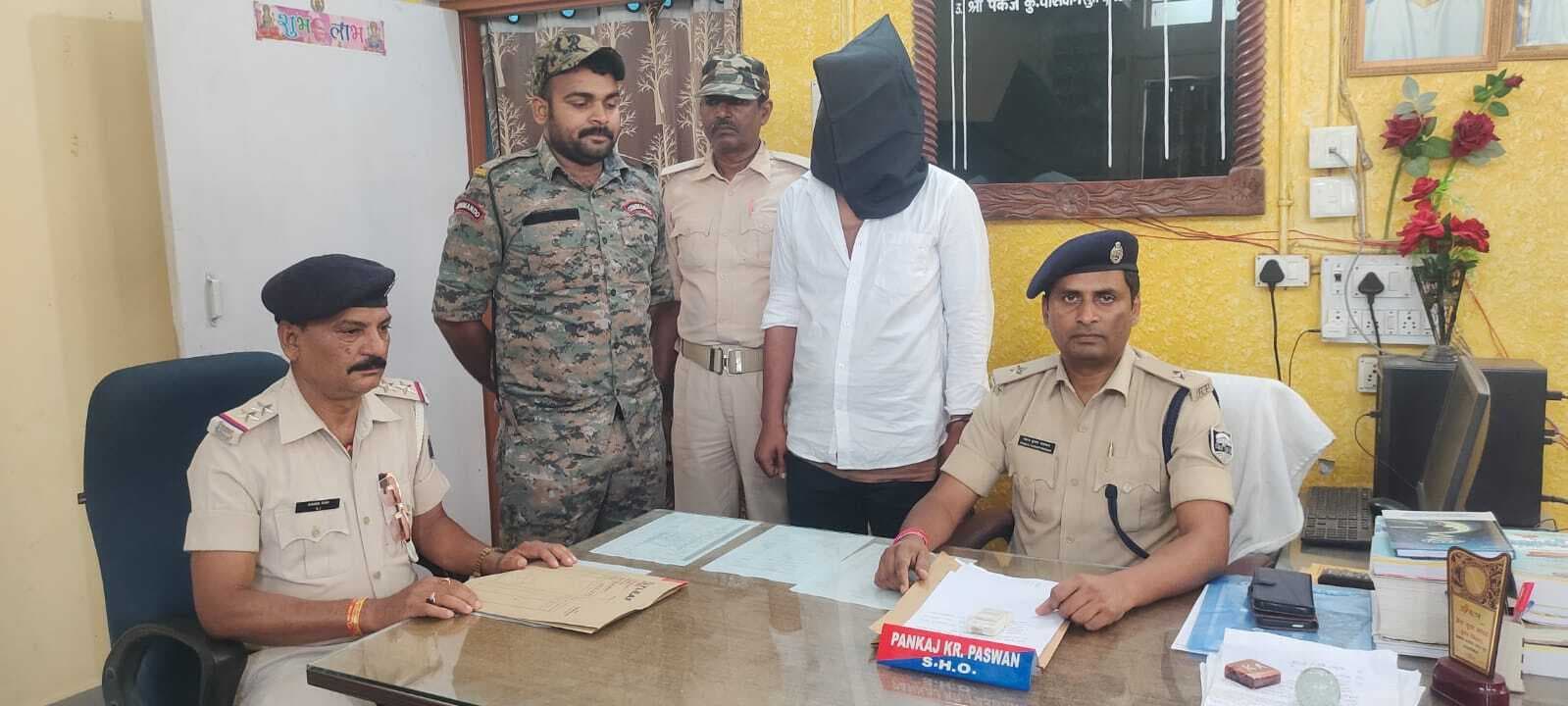 जिले के टॉप-10 अपराधियों में शामिल निशु झा जमालपुर से गिरफ्तार