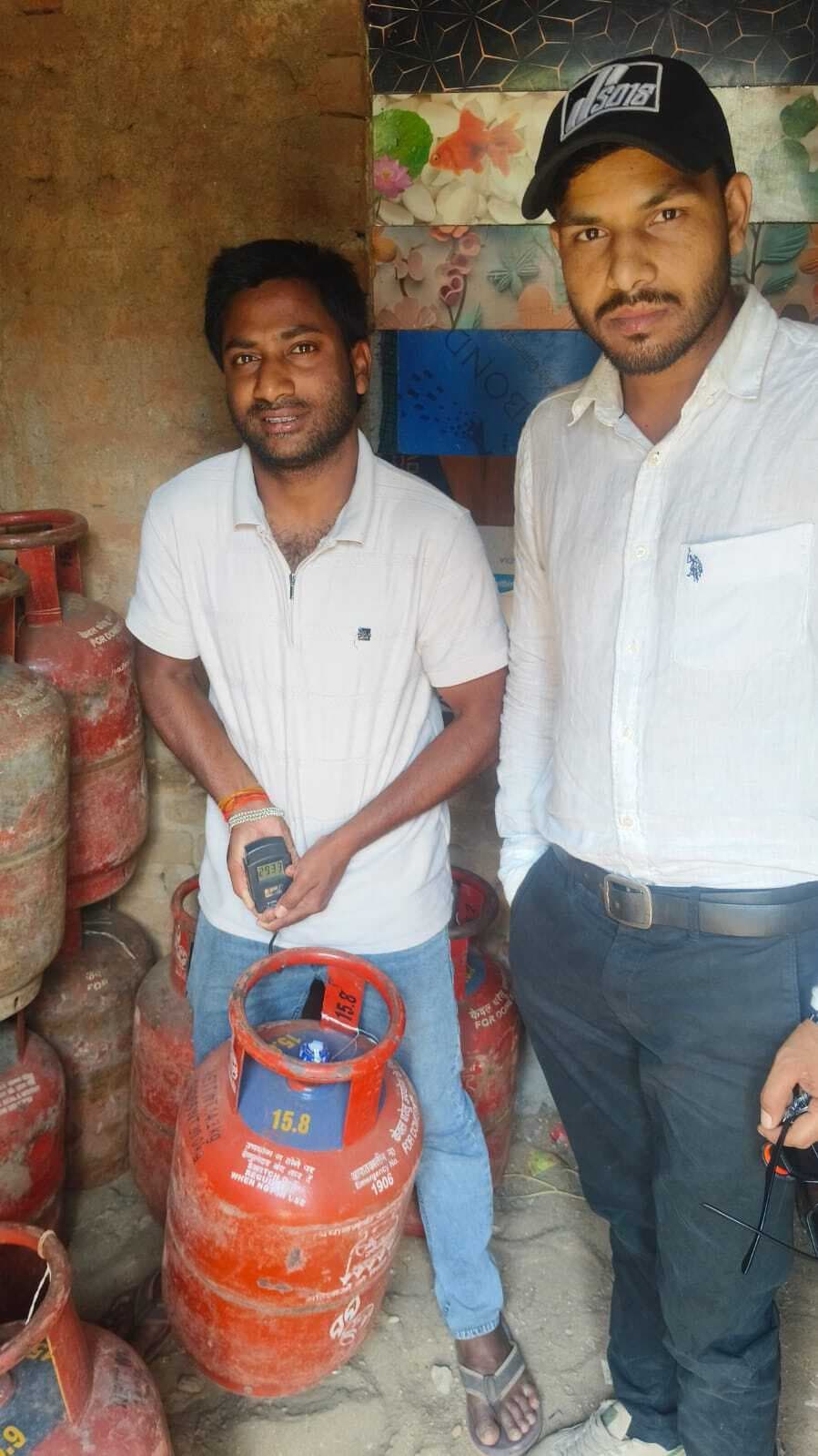 एमओ ने एचपी गैस वितरक एजेंसी का किया निरीक्षण