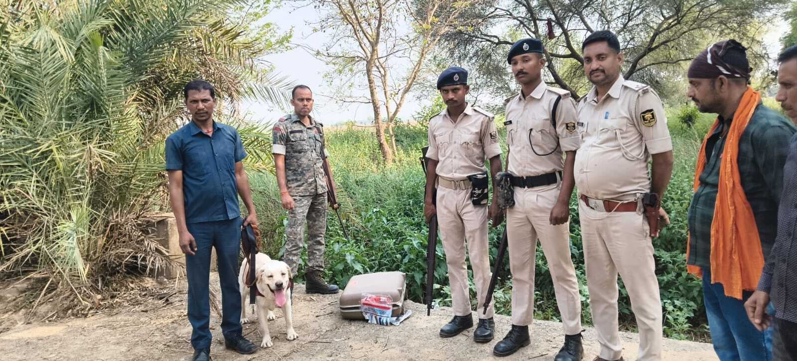 चोरी मामले में डॉग स्क्वायड व फोरेंसिक टीम ने की जांच