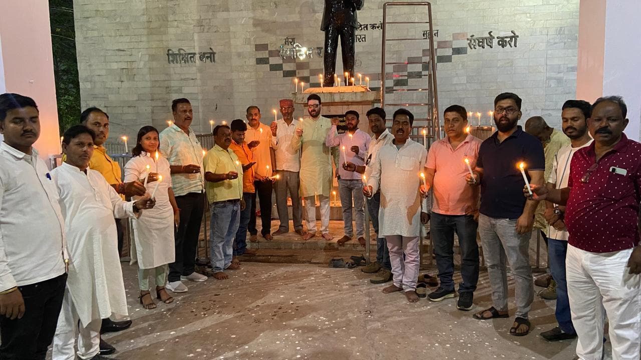 आंबेडकर जयंती की पूर्व संध्या पर दीप जला दी श्रद्धांजलि