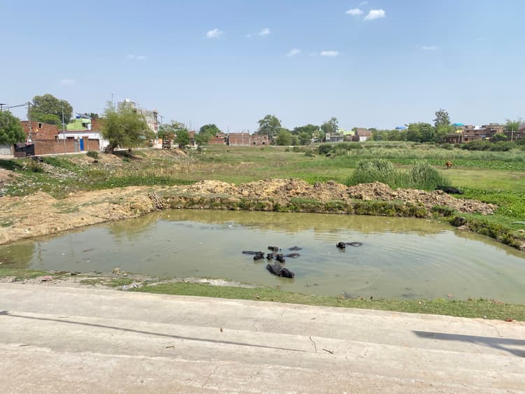 Giridih News :दो साल से बूंद-बूंद को पानी को तरस रहे भंडारीडीह के लोग