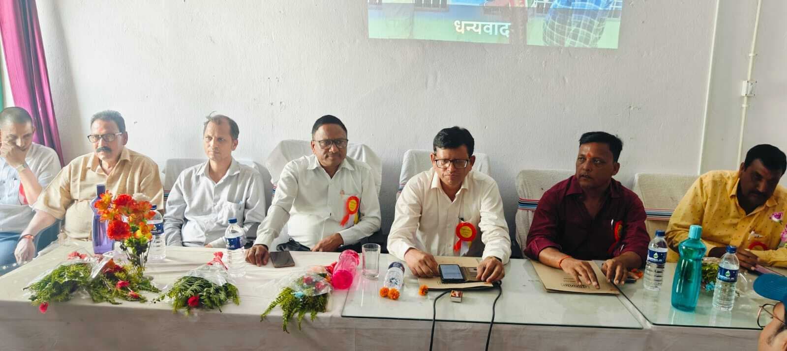 Giridih News :शिक्षकों के साथ समन्वय स्थापित कर अभियान सफल बनाने का आह्वान