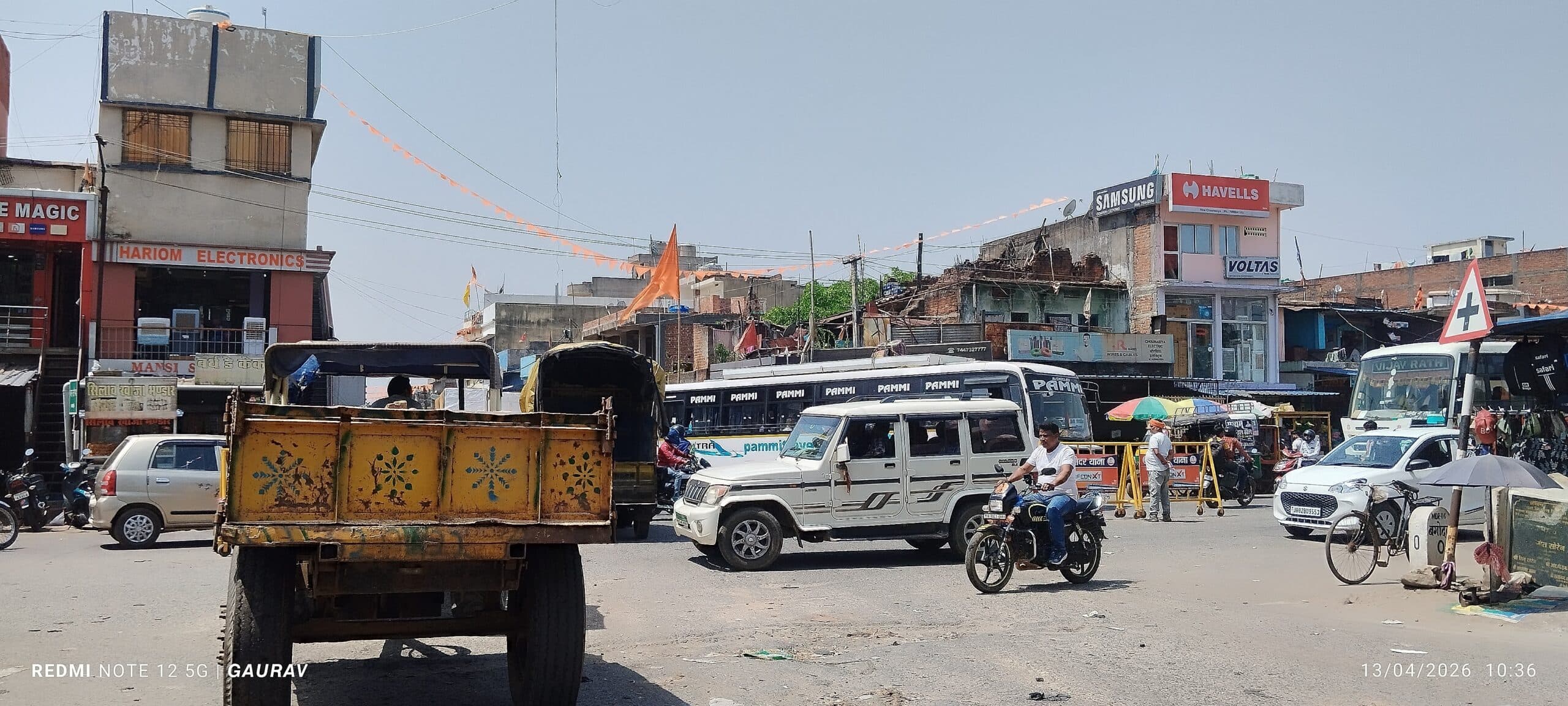 Giridih News :सरिया रोड पर अतिक्रमणकारियों का कब्जा, जाम से परेशानी