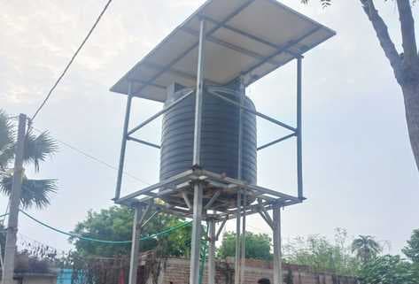 एक साल से खराब सोलर जलमीनार ने बढ़ायी ग्रामीणों की मुश्किलें