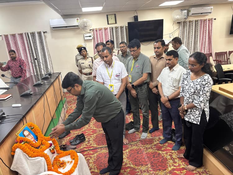 समाज को नयी दिशा दिखा रहे डॉ आंबेडकर के विचार : डीएम