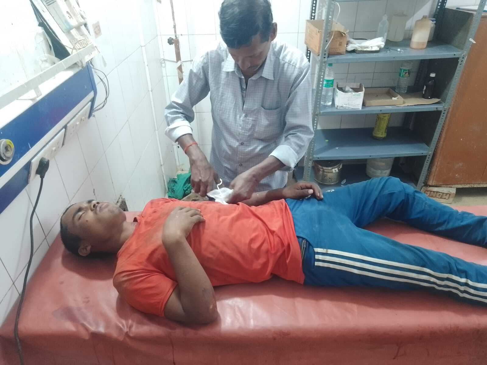 तेज रफ्तार स्कार्पियो ने बाइक सवार को मारी टक्कर, युवक गंभीर