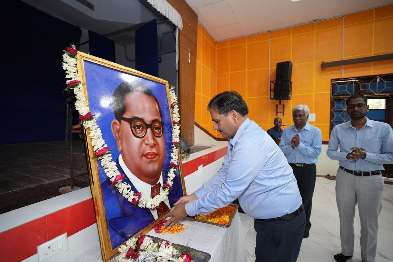 चिरेका महाप्रबंधक ने जयंती पर बाबा साहेब को किया याद