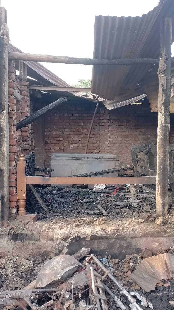 शॉर्ट सर्किट से भीषण आग, सात घर जले