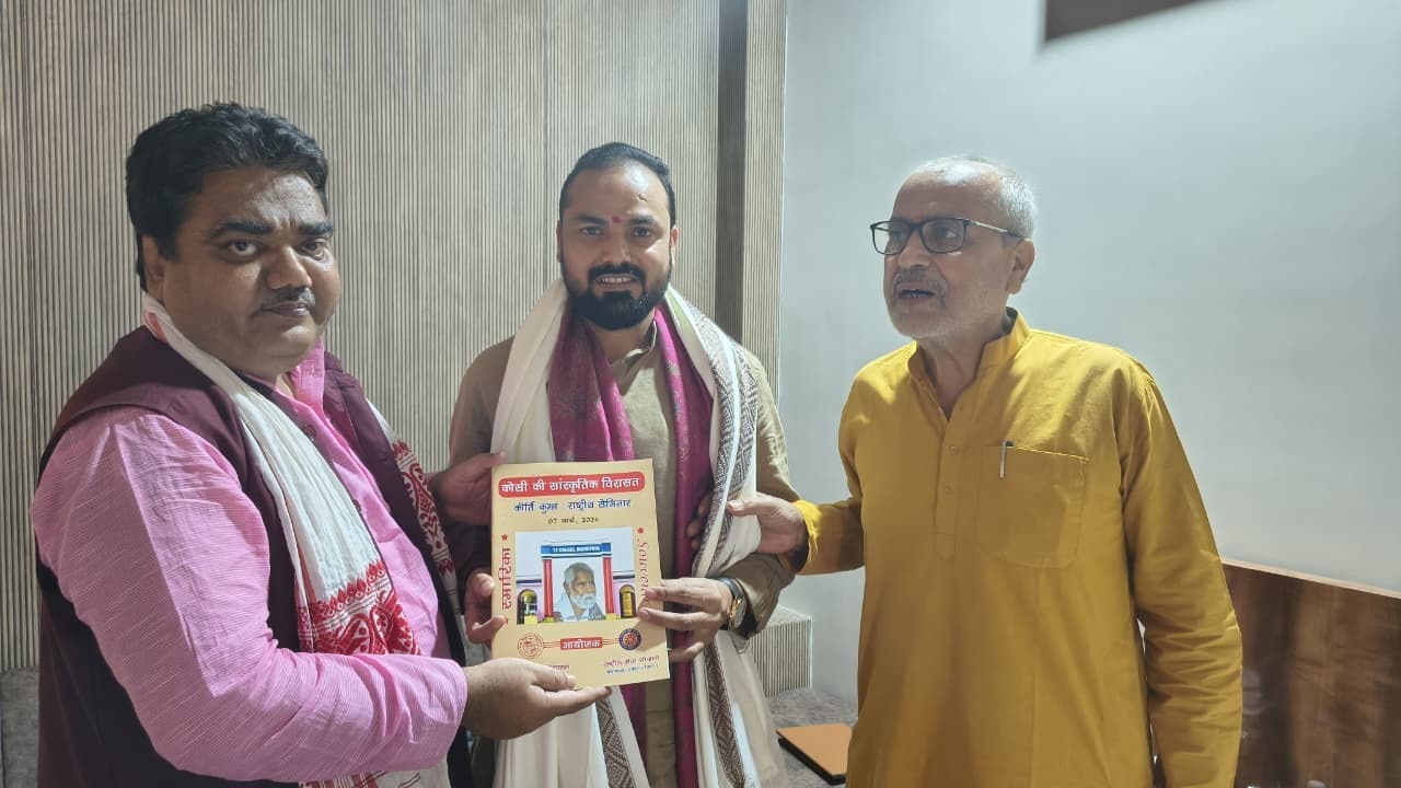 डॉ याज्ञवल्क्य शुक्ल को किया सम्मानित