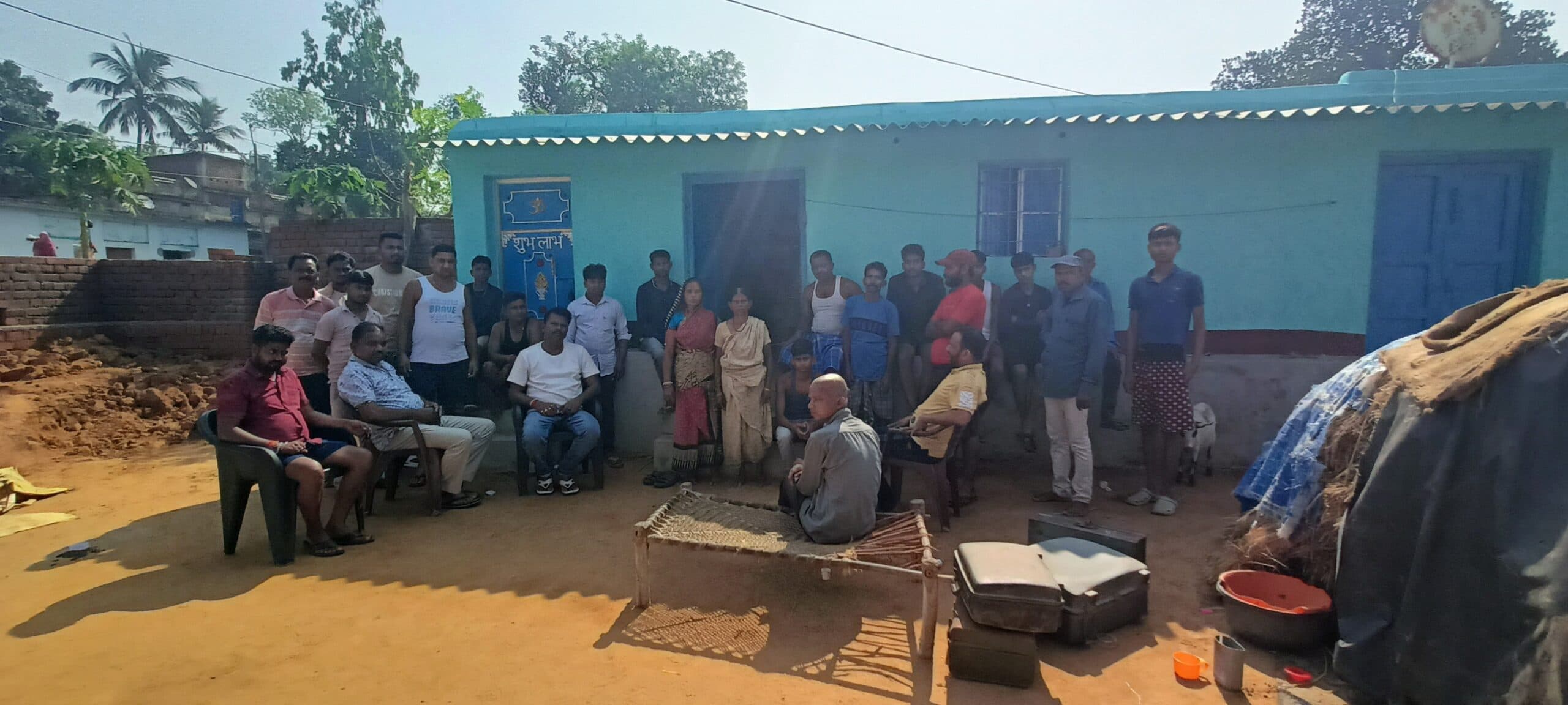 चितरा : देर रात घर का ताला तोड़ लाखों की चोरी