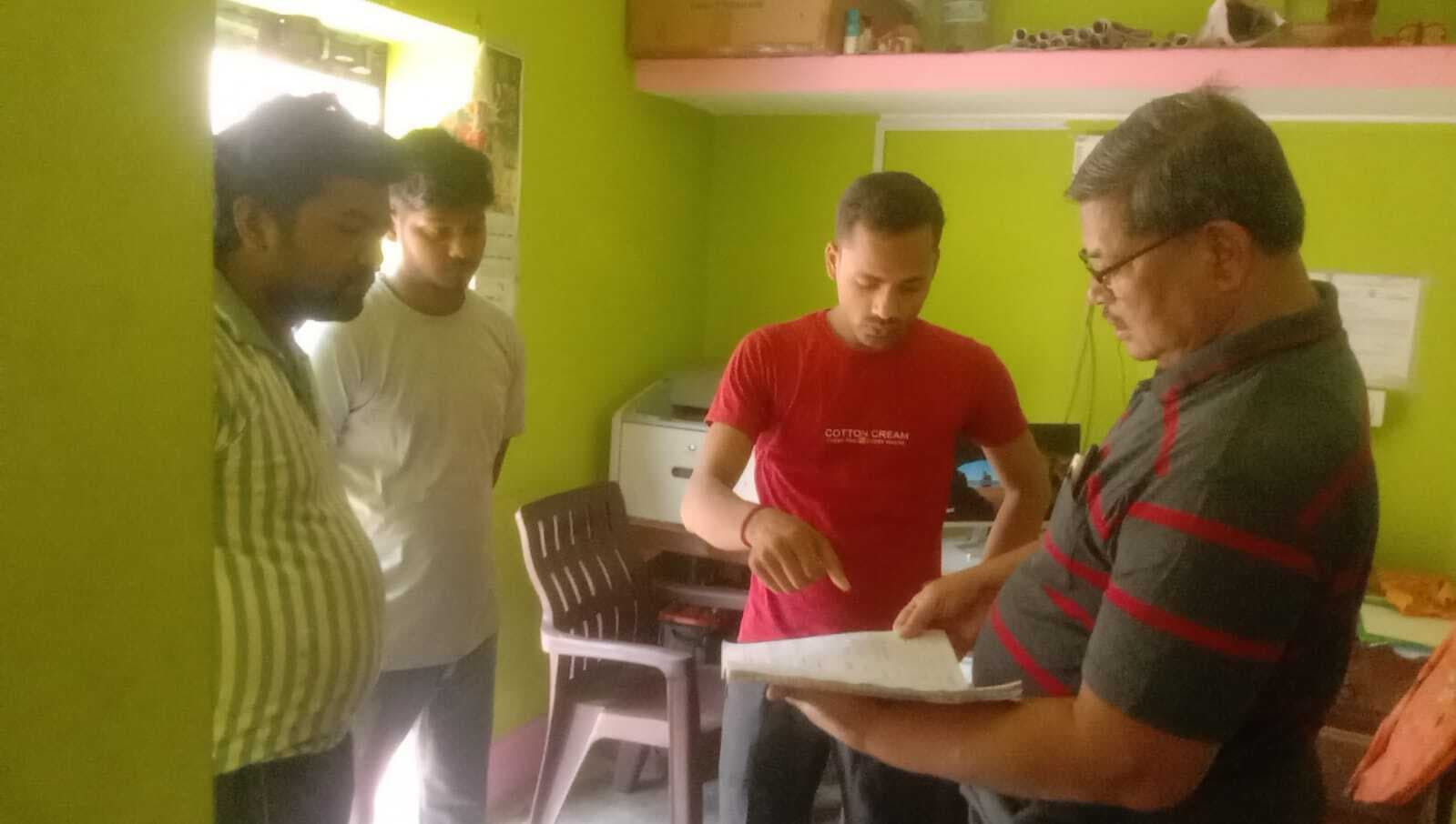 सीएचसी का सिविल सर्जन से किया निरीक्षण