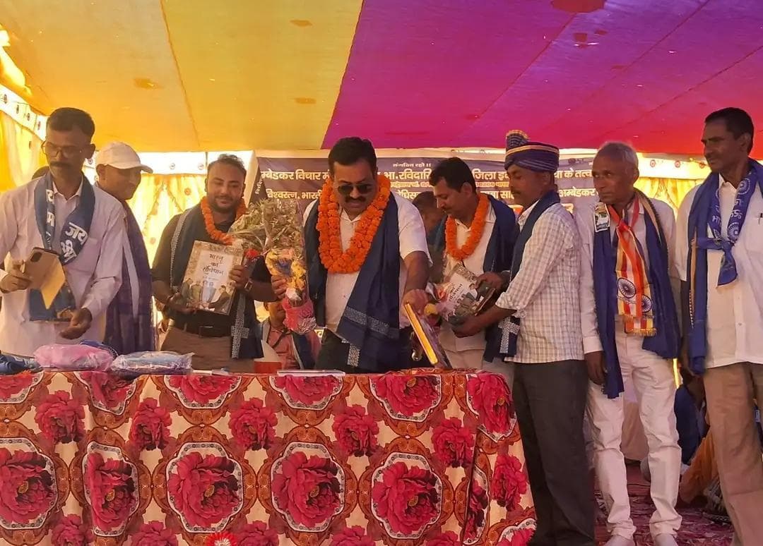 आंबेडकर जयंती पर छात्रों को किया सम्मानित