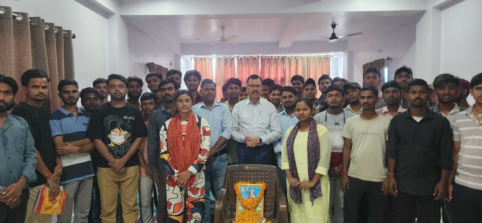 छात्र-छात्राओं ने डॉ आंबेडकर को किया याद