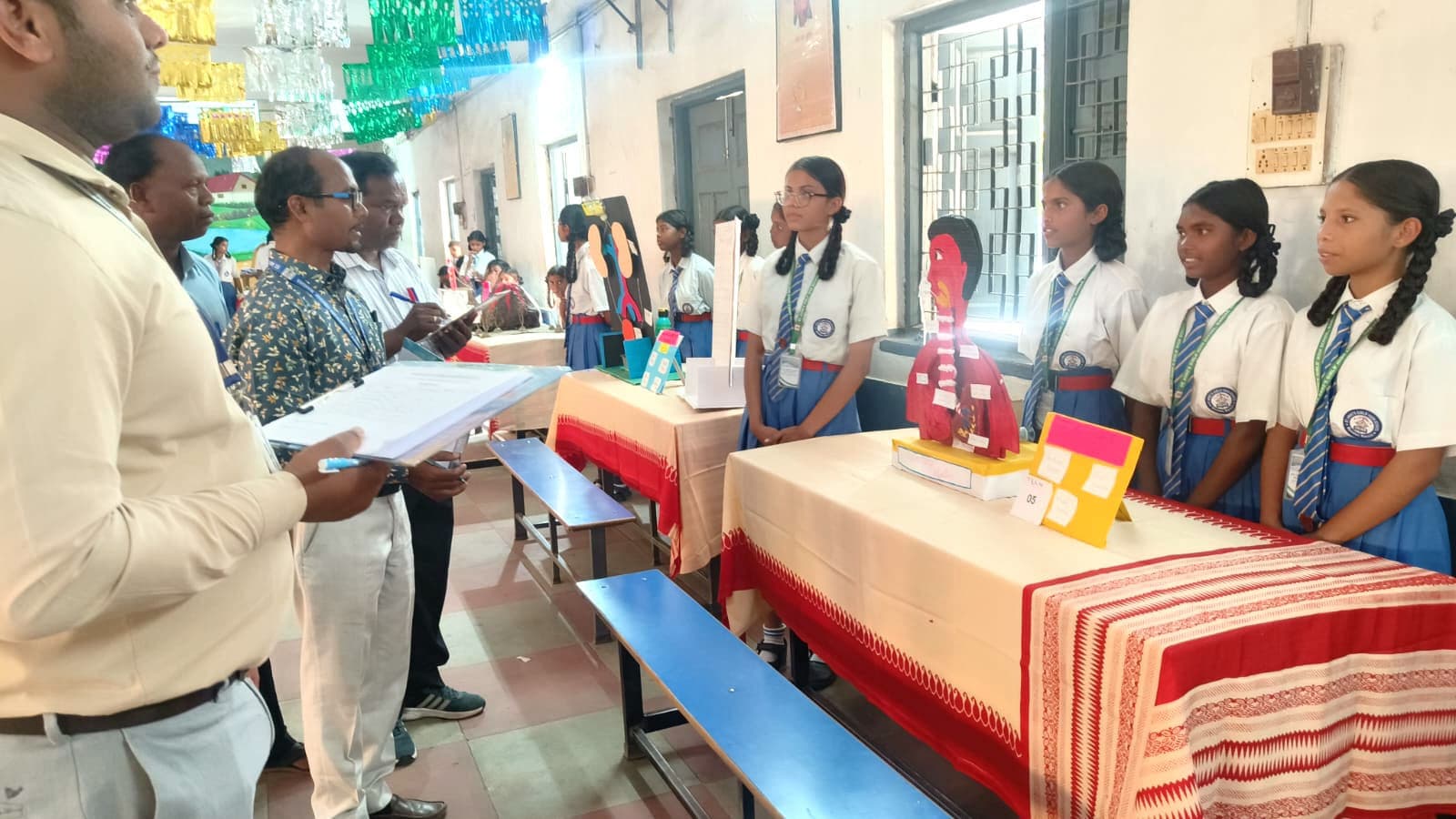 संत अन्ना बालिका उवि में विज्ञान प्रदर्शनी