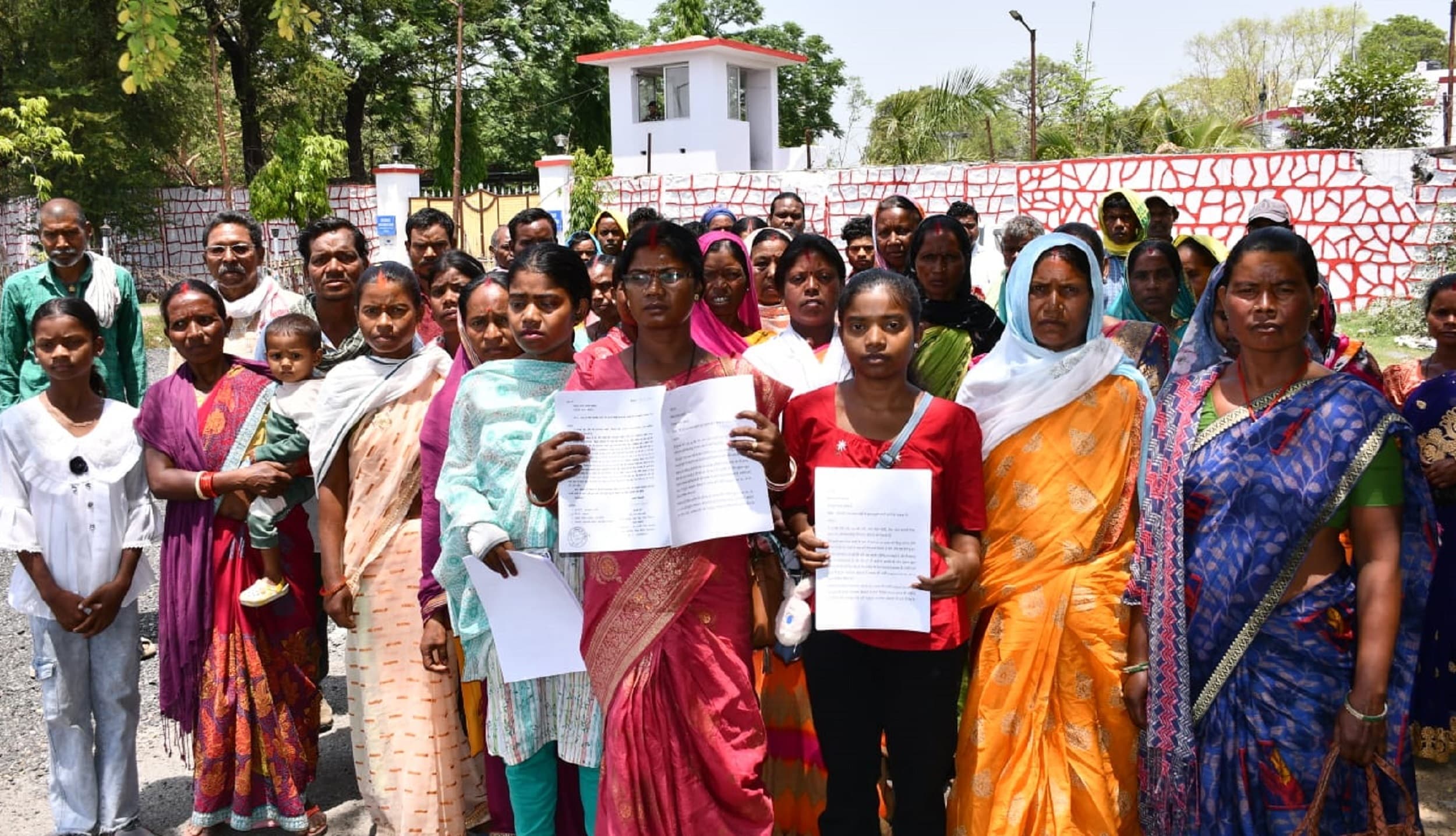 Bokaro News : पति की शादी रुकवाने धरना देने पहुंची महिला