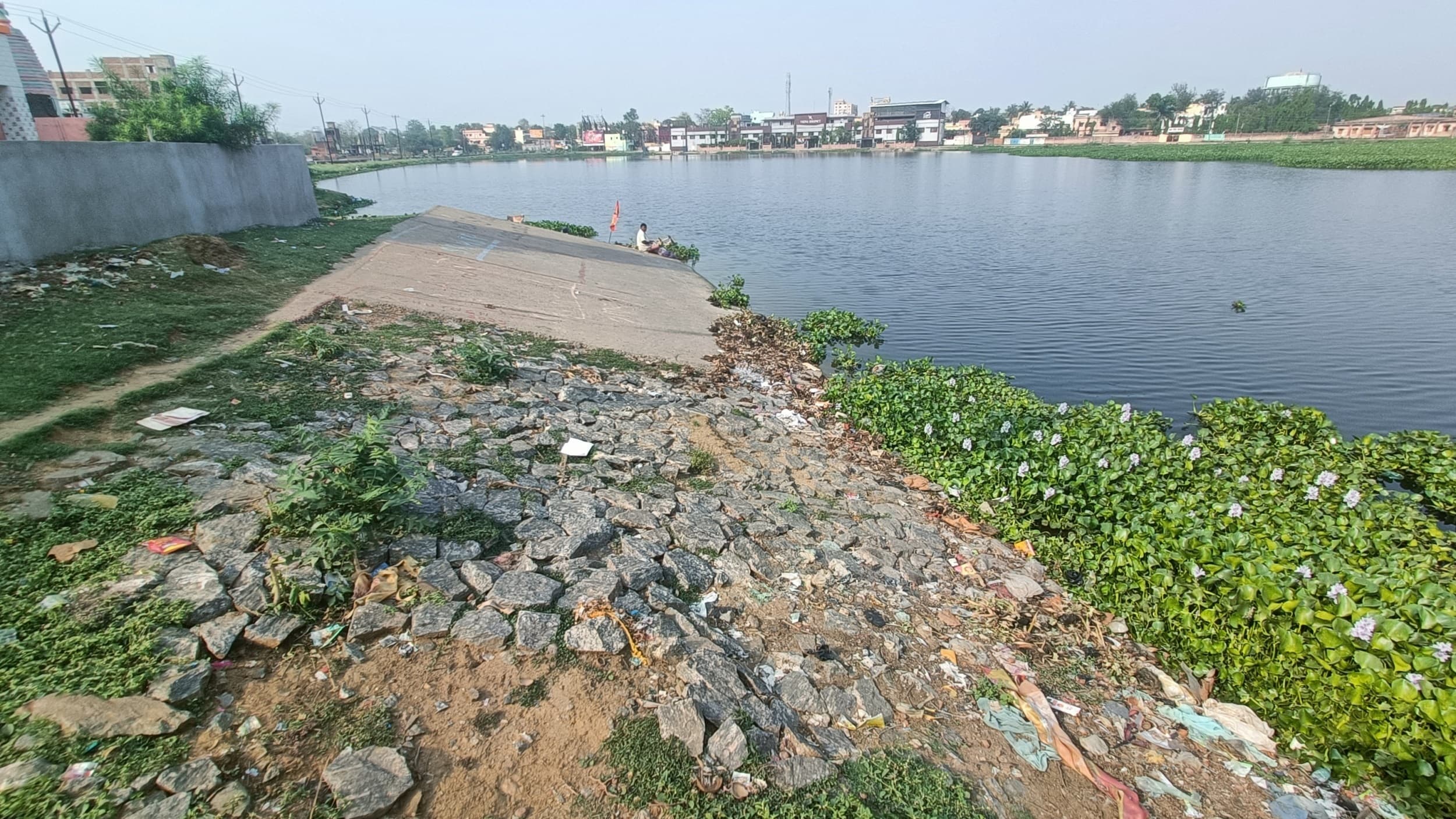 Bokaro News : सोलागीडीह तालाब का जीर्णोद्धार कार्य 3.5 साल में भी नहीं हुआ पूरा