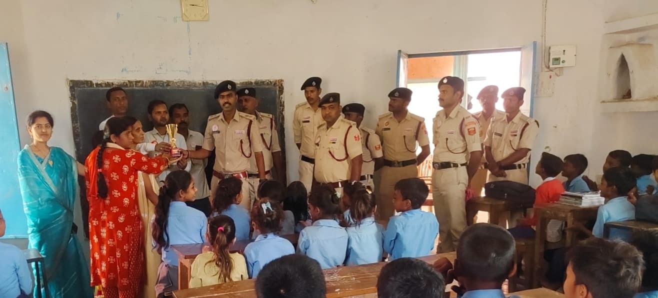 स्कूली बच्चों संग फायर टीम ने निकाली प्रभात फेरी, मॉक ड्रिल से दिया प्रशिक्षण