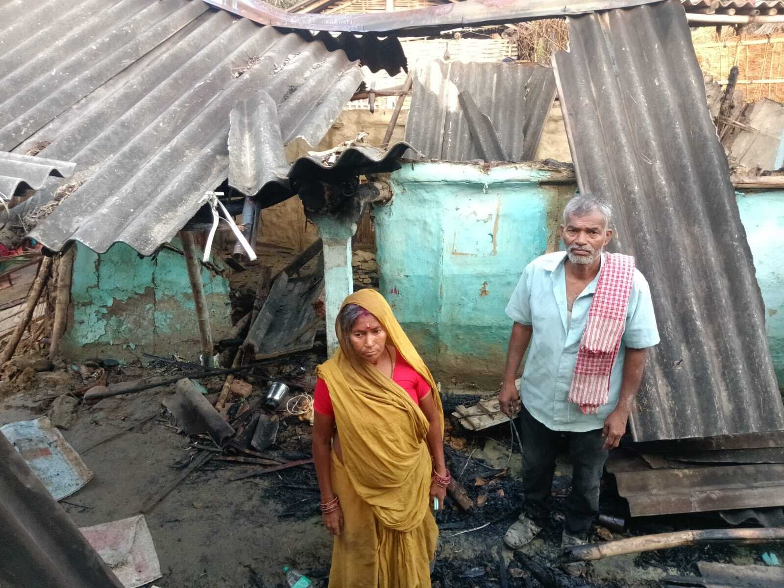 शॉर्ट सर्किट से तीन घर जले, लाखों की संपत्ति का नुकसान