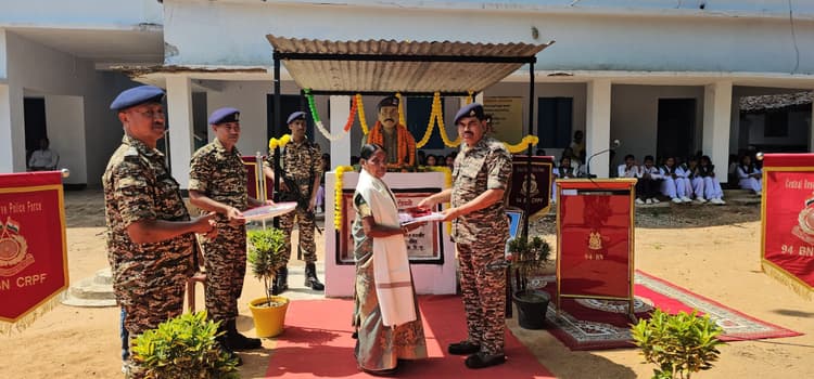 तोरपा में शहीद किरण तोपनो को दी गयी श्रद्धांजलि