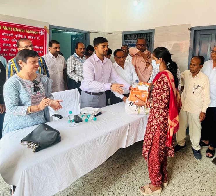 40 टीबी महिला मरीजों को दिया गया पोषणयुक्त फूड बास्केट