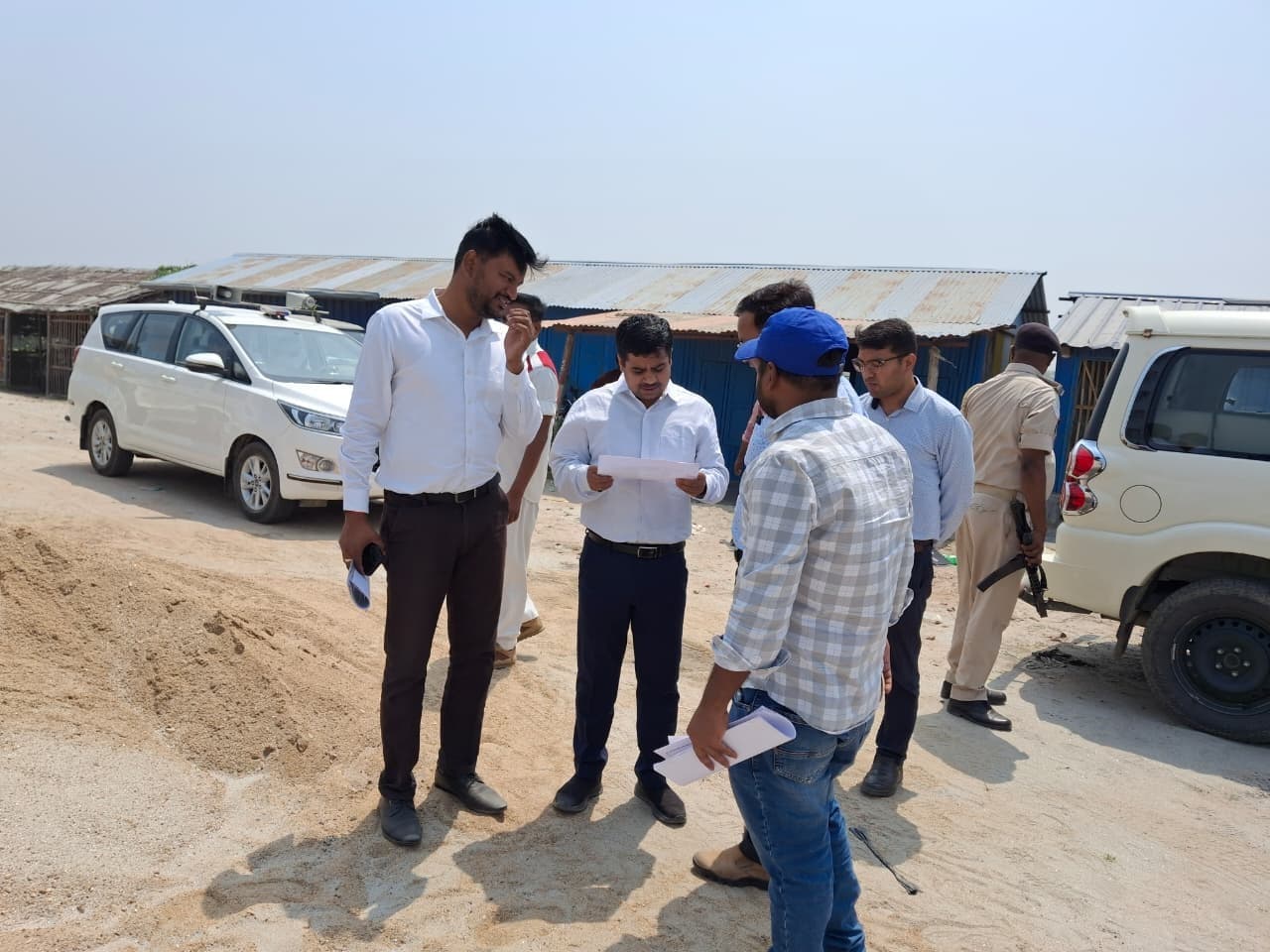 बाढ़ पूर्व तैयारी तेज: डीएम ने कोशी तटबंध कार्यों का किया निरीक्षण