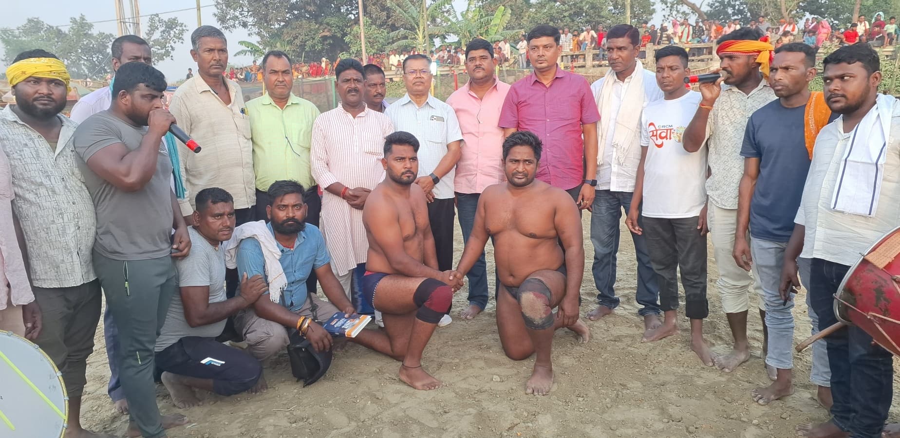 कुश्ती प्रतियोगिता मे विभिन्न प्रांतों के पहलवानों ने करतब का दिखाया जोहर