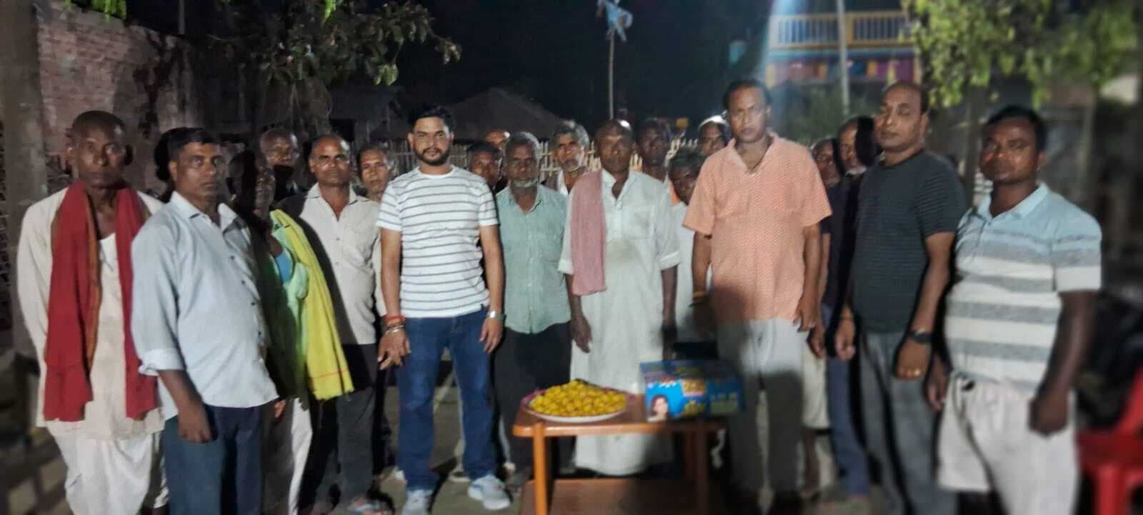 सीएम के शपथ ग्रहण पर मनाया जश्न