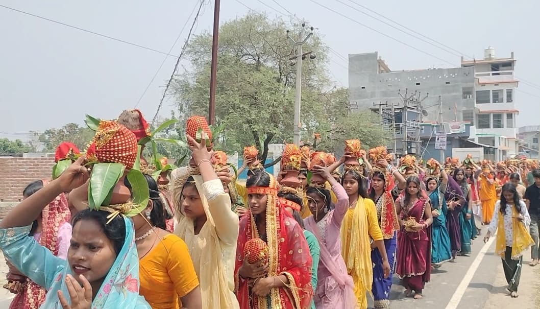 भागवत कथा को लेकर निकाली गयी कलश शोभायात्रा